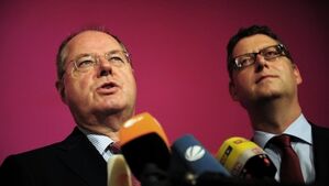 Kämpfen für gute Arbeit: Steinbrück und Schäfer-Gümbel in Offenbach (Foto dpa)