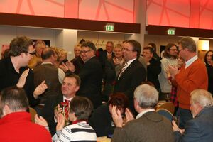 Die Delegierten applaudieren Timon Gremmels zum tollen Wahlergebnis