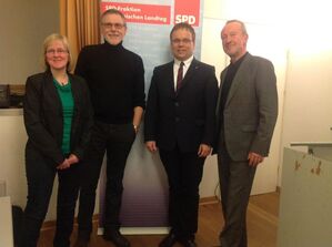 S. Hammerschmidt, G. Merz(MdL), T. Gremmels (MdL), M. Reuter (Bgm.)
