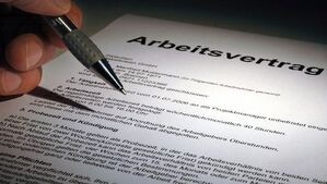 Vor allem junge Arbeitnehmer erhalten oft nur befristete Verträge. Foto dpa