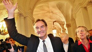 Der SPD-Politiker Burghard Jung freute sich am Sonntagabend über seine Wiederwahl (Foto dpa)