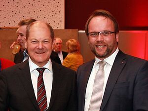 Olaf Scholz (l.) mit Timon Gremmels (Foto: Frank Weymann)