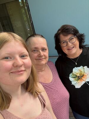 Katrin Schmidt, Marietta Geismann und Dagmar Gödecke vor Ort (v.l.)