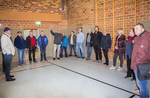 Die Fraktionsmitglieder in der Sporthalle Vollmarshausen