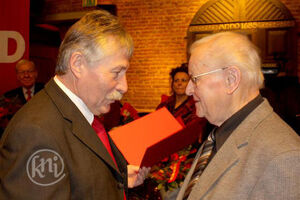 Vors: H.W Eckhard gratuliert Heinz Marth (Archivbild)