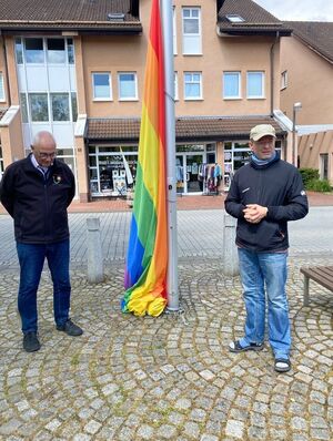 (v.l.) Bürgermeister Uwe Jäger und Gemeindevertretervorsitzender Tobias Geismann